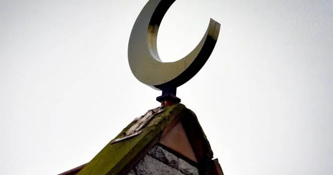 İrlandiyada türk məscidinə HÜCUM