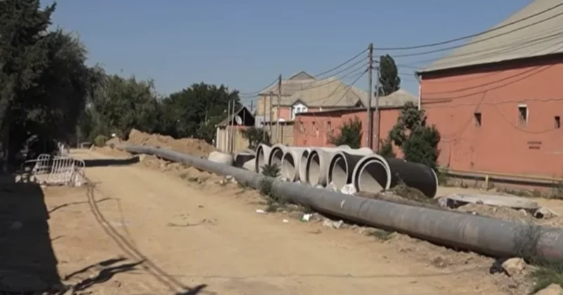 Biləcəridə yol çöküb, hərəkət iflic olub VİDEO