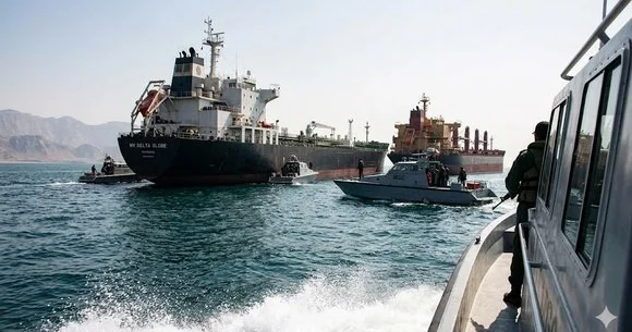 SEPAH Hörmüz boğazından keçən ticarət gəmilərinə atəşi açdı