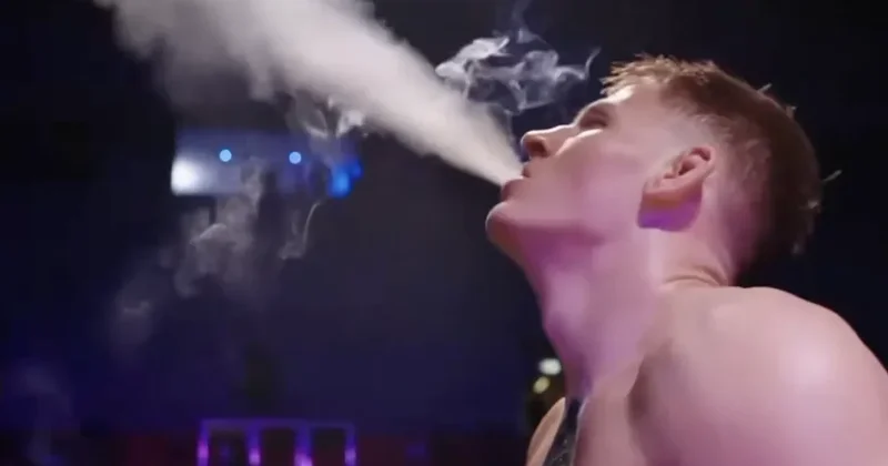 Polşalı MMA döyüşçüsü qələbədən sonra qəfəsdə siqaret yandırdı VİDEO