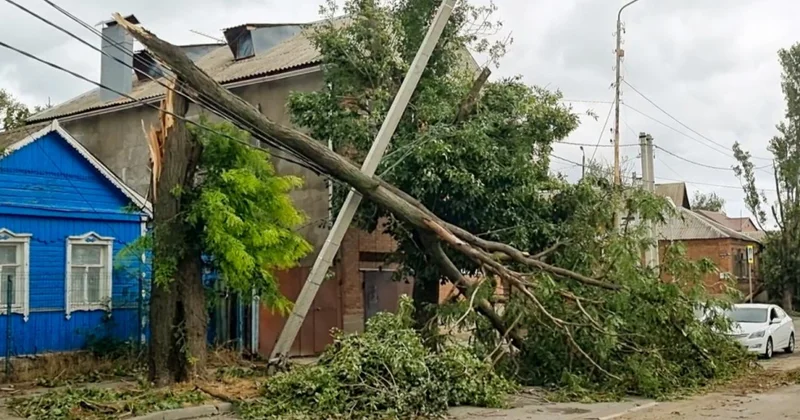 Rostov vilayətində qasırğa minlərlə insanı işıqsız və susuz qoyub...