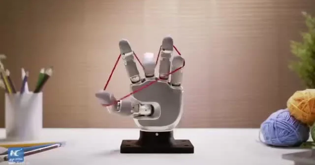 Bədəndən ayrıldıqdan sonra da işləyən robot əl nümayiş etdirildi VİDEO