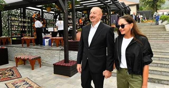 Prezident, xanımı və nəvələri... Foto