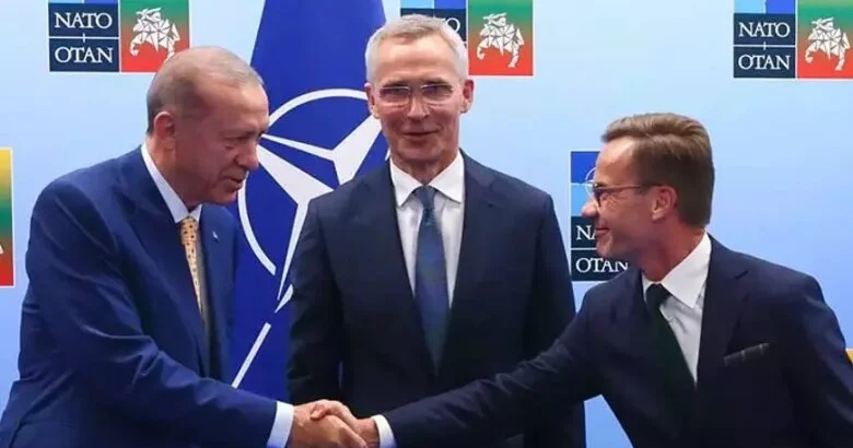 NATO Türkiyə müzakirələrini ehtiva edən sənəd hava limanında unudulub