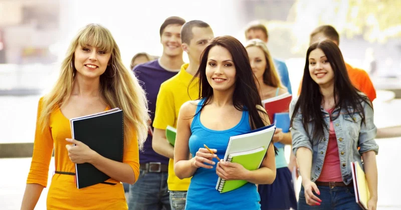 Kollec və universitetlərdə təhsil alan qadınların sayı kişilərdən çox olub