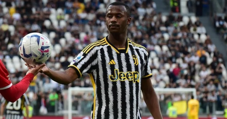 Beşiktaş Yuventus un müdafiəçisini İstanbula gətirir