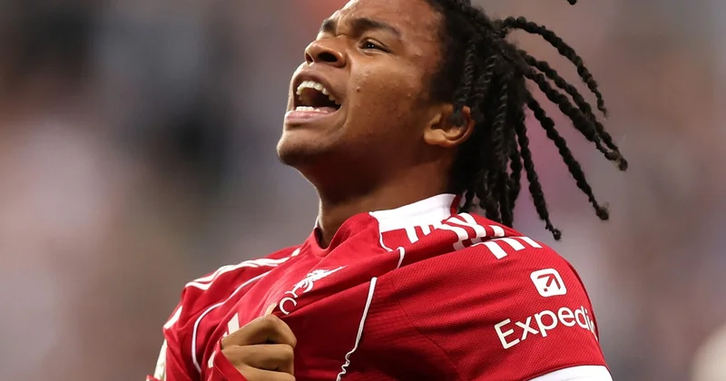 “Liverpul”un 16 yaşlı futbolçusu Runinin rekorduna bir gün gecikib