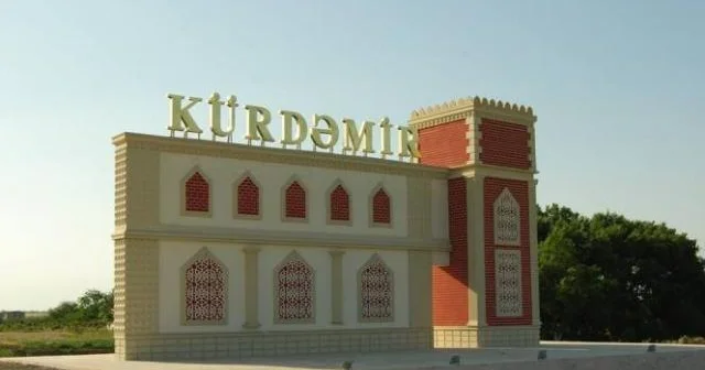 Kürdəmirdə 33 yaşlı kişi binadan YIXILDI