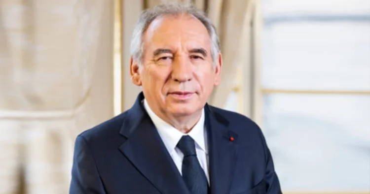 Fransa hökumət böhranı ilə üz üzə