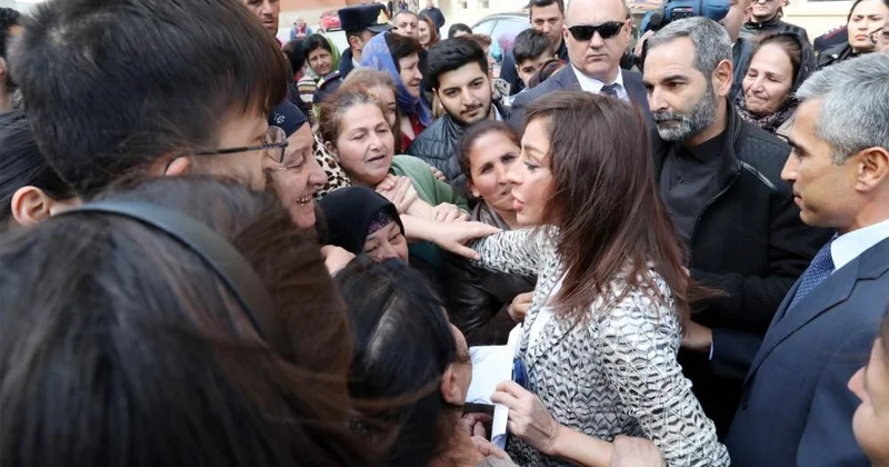 Mehriban Əliyevanın köçkünlərə qayğı dolu ziyarətləri FOTO