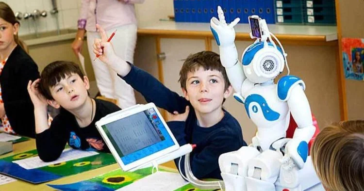 “Robot repetitor”: Müəllimlərin çörəyi kəsilir?