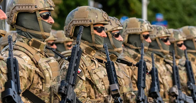 Polşa hərbi xərcləri rekord səviyyəyə qədər artıracaq