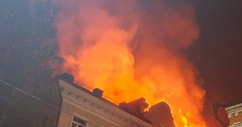 Воздушная атака: дрон упал на жилой дом в Ростове фото; видео