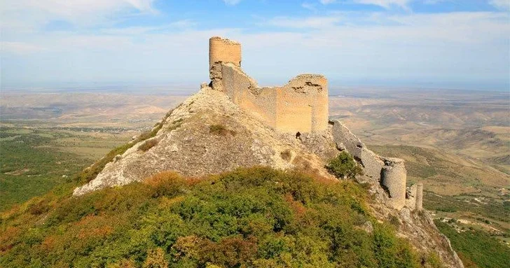 Древний памятник Чыраггала открывает двери для туристов