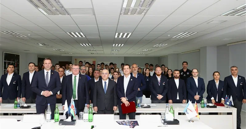Президент CEV посетил Баку