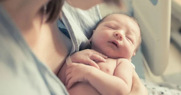 18 yaşına çatmadan ana olanlarla bağlı rəsmi MÖVQE