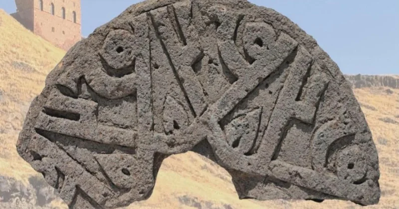 Məhəmməd Peyğəmbərin adı yazılan qədim daş tapıldı