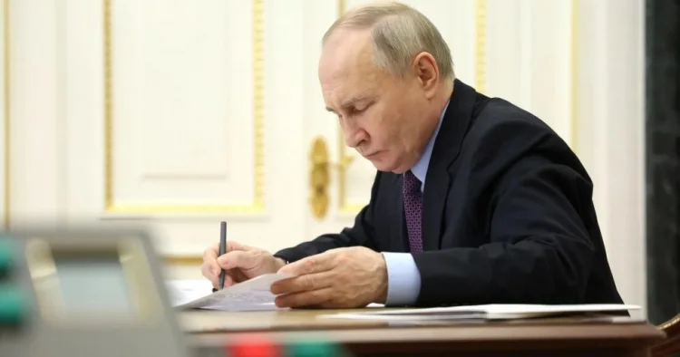 Putin 3 gizli fərman imzalayıb