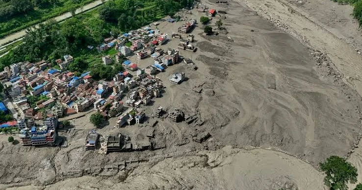 В Непале из за наводнения пропали без вести почти 300 иностранных туристов