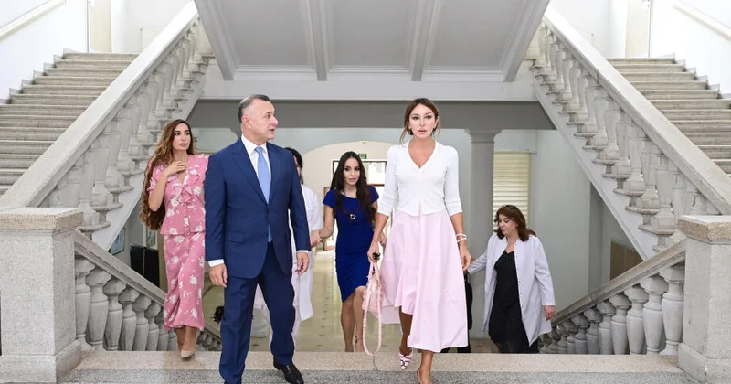 Birinci vitse prezident Mehriban Əliyeva, qızları Leyla Əliyeva və Arzu Əliyeva Elmi Tədqiqat Pediatriya İnstitutunu ziyarət ediblər