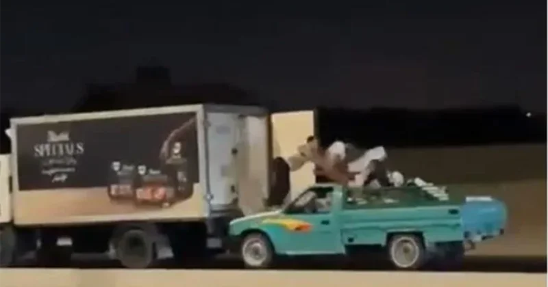 Hərəkətdə olan maşını soydular Film kimi oğurluq