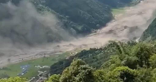 Çin və Nepal arasındakı sərhəd keçid məntəqəsində torpaq sürüşməsi VİDEO