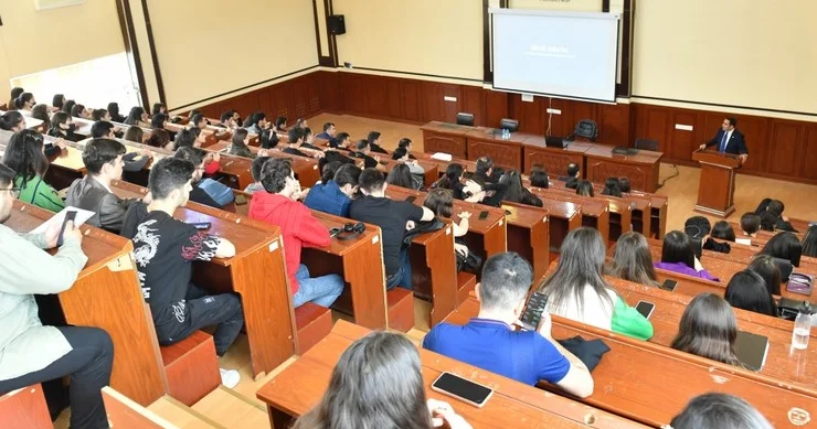 Universitetə yeni başlayanlara... Fəlsəfə doktorndan tələbələrə 20 QIZIL TÖVSİYƏ