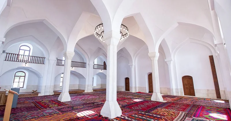 Azərbaycanda fəaliyyət göstərən məscidlərin sayı açıqlandı