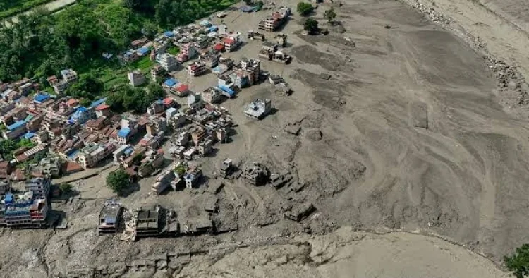 Nepalda daşqınlar səbəbindən təxminən 300 ə yaxın xarici turist itkin düşüb
