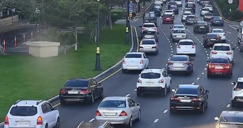 Ödənişli yollar tıxaclara son qoyacaqmı? Ekspert