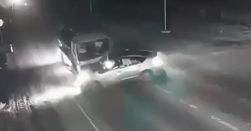В Азербайджане водитель Prius спровоцировал ДТП с грузовиком ВИДЕО