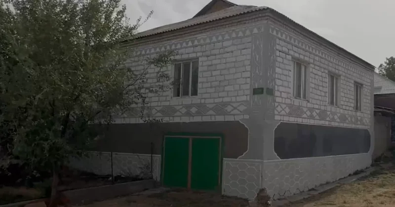 Qazaxıstan torpağında Ağdam daşından ucalan evdə Azərbaycan mahnıları səslənir