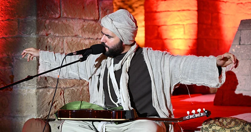 Çingiz Mustafayev Nəsimi festivalında fərqli ifa ilə Video Fotolar