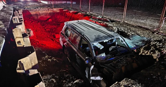 Gənc sürücü “Lexus”u dəmirə çırpıb aşırdı; 5 nəfər yaralandı FOTO