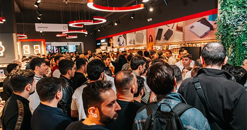 “iPhone 17” üçün növbəyə duranlar: Bakıda gecədən nə qədər satış oldu?