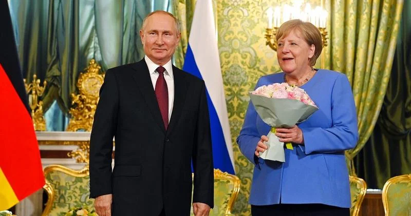 Putinlə bu məsələdə razılaşmırdım Merkeldən maraqlı xatirə