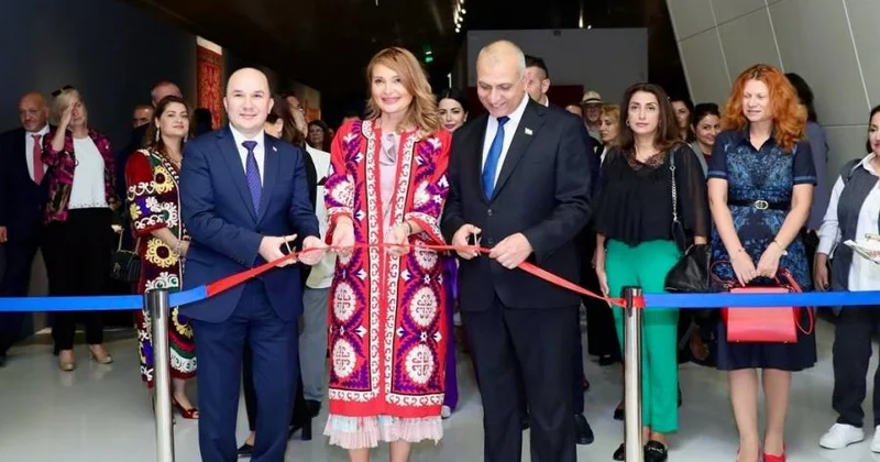 Bakıda “Tacik tikmə dünyası” adlı sərgi açılıb