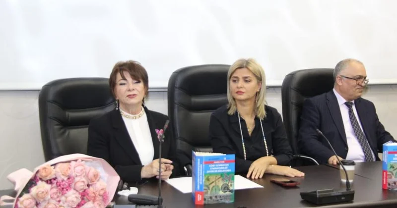 Ona baxanda ucsuz bucaqsız Azərbaycan görürəm