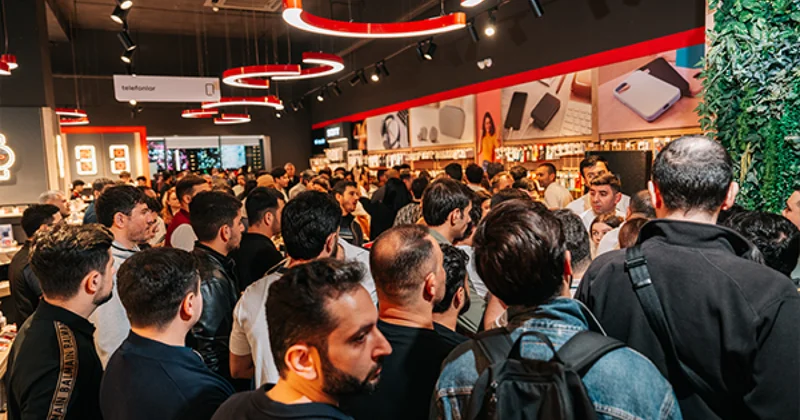 “iPhone 17” üçün gecəyarısı növbəsi: “Kontakt”da satışlar rekorda çatdı