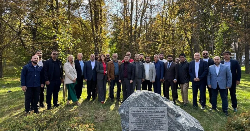 Kiyevdə “Birlik xiyabanı”nda Azərbaycan Ukrayna dostluğunu simvolizə edən memorial lövhənin açılışı olub