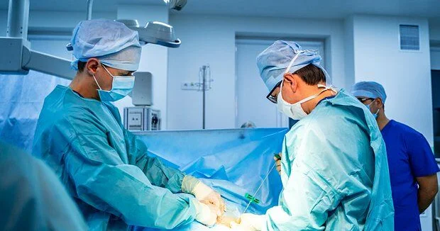 Bir donordan beş orqan: Həkimlərin qeyri adi əməliyyatı