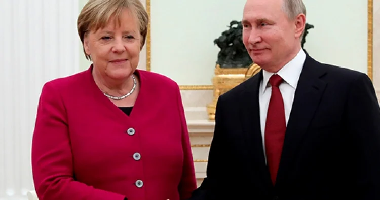 Merkel: “SSRİ nin dağılması ilə bağlı Putinlə fikir ayrılığımız var”