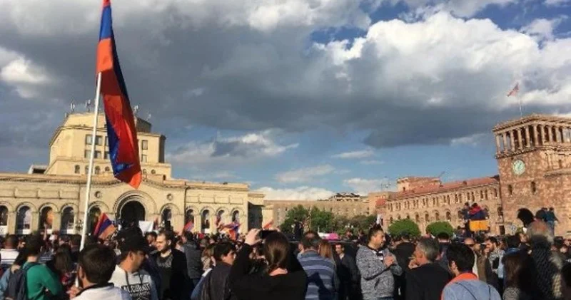 İrəvanda Paşinyanın istefası tələbi ilə aksiya keçirilir