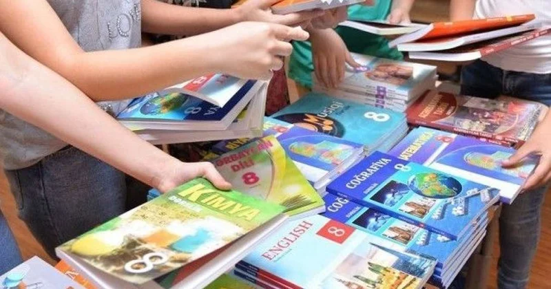 Məktəblərdə dərslik satışı: Şagirdlər niyə kitabı pulla almalıdır? VİDEO