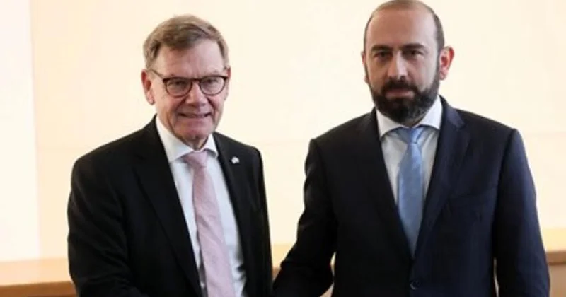 Ararat Mirzoyan almaniyalı həmkarı ilə görüşüb