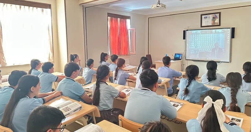 Naxçıvanda Anım Günü ilə bağlı ümumtəhsil məktəblərinin şagirdlərinə onlayn dərs keçilib