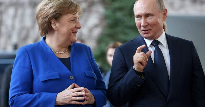 Merkel: “Putinə əks cəbhədəyəm”