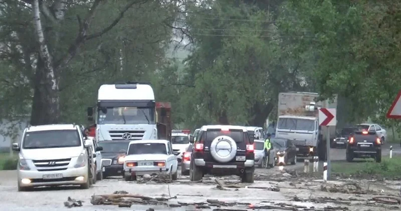 Leysan, şimşək, güclü şimal qərb küləyi Sabahın HAVASI