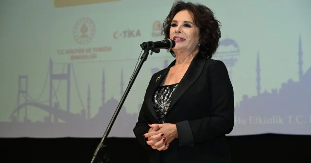 Hülya Koçyiğit və digər məşhurlar Bakıda türk film günlərinin qala gecəsində FOTOLAR