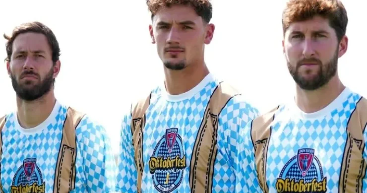 Futbol klubunun oyun üçün pivə forması